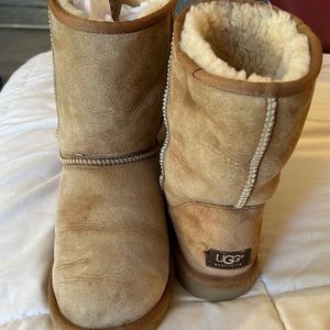 UGG - Pre- Loved classic short guaranteed authentic